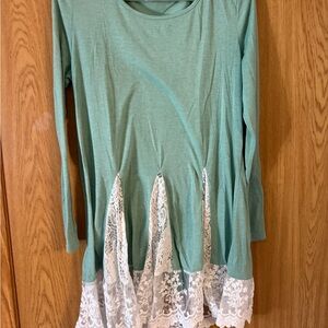 Chic Mint Green Lace Accent Women's Tunic